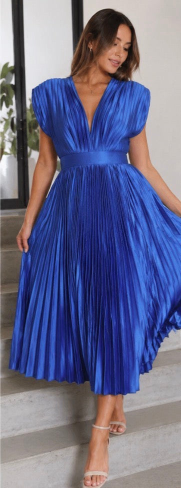 Olivia New York™ | Timeless Pleated Midi Dress
